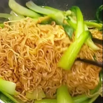 Hình ảnh mì trộn cải thìa