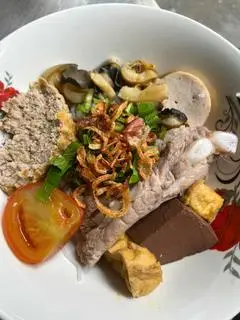 Hình ảnh Canh bún sườn đầy đủ
