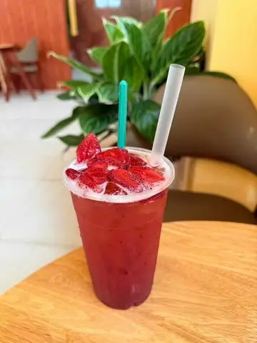 Hình ảnh Trà dâu tây tươi - ly 700ml