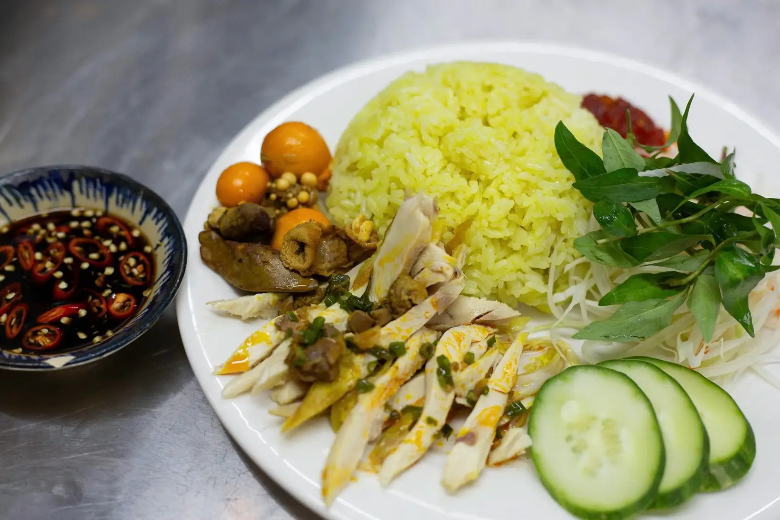 Hình ảnh Cơm gà - tràng trứng non