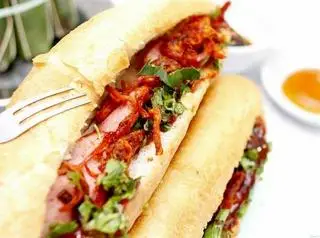 Hình ảnh Bánh mì pate chả bò khô