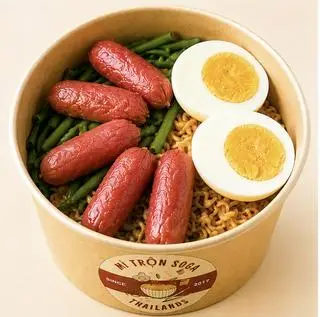Hình ảnh Mì trộn trứng xúc xích