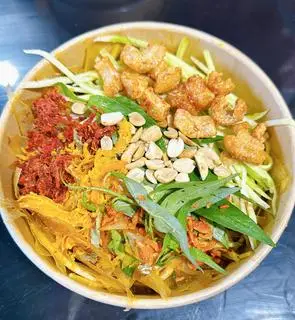 Hình ảnh Bánh tráng trộn sợi tóp mỡ