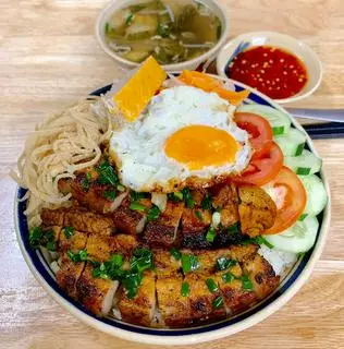 Hình ảnh Cơm Tấm Ba Rọi Rim Mắm + Bì Chả Trứng Ốp ( Món Mới )
