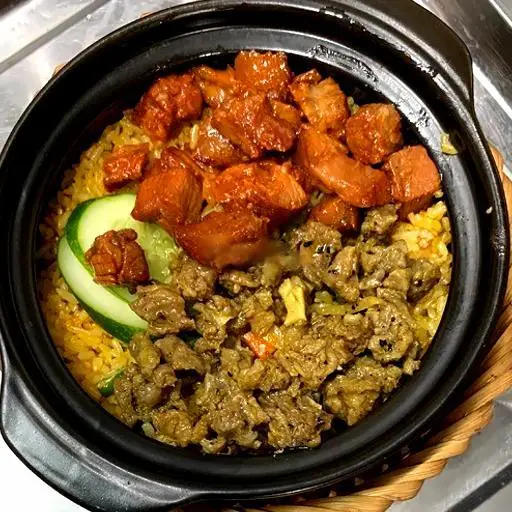 Hình ảnh Cơm thố bò xá xíu