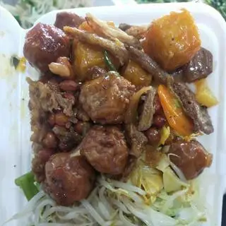 Hình ảnh Cơm thập cẩm - bò viên chay T 