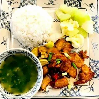 Hình ảnh Cơm Thịt Rang Cháy Cạnh + Món Phụ