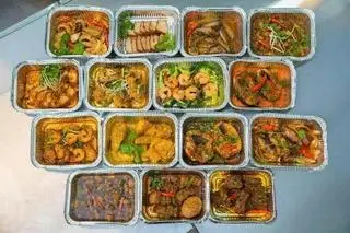 Hình ảnh Cơm chim cút quay - đậu sốt
