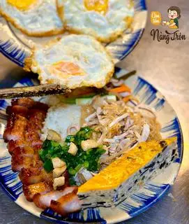 Hình ảnh Cơm sườn bì chả trứng ốp la(đầy đủ)