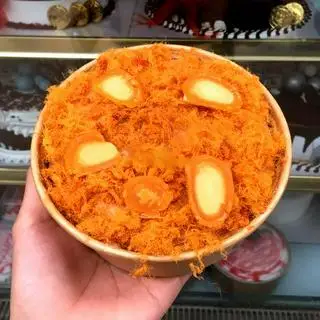 Hình ảnh Bánh bông lan ruốc gà cay - trứng muối size to