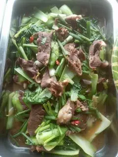 Hình ảnh tim heo xào cải thìa 