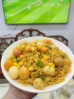 Hình ảnh Mì trộn thập cẩm