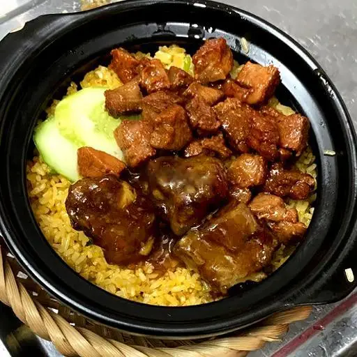 Hình ảnh Cơm thố xá xíu sườn