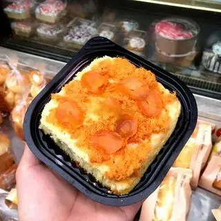 Hình ảnh Bánh bông lan trứng muối - ruốc gà cay size nhỏ