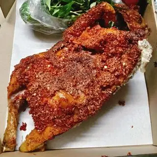 Hình ảnh NỬA CON GÀ NƯỚNG MUỐI ỚT 