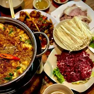 Hình ảnh Lẩu riêu cua bắp bò sườn sụn nồi vừa ( 3-4 người )