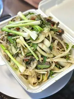 Hình ảnh Gỏi bò gân kiệu 3 người