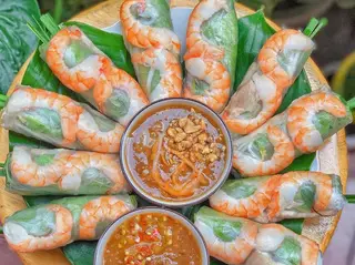 Hình ảnh GỎI CUỐN TÔM THỊT chấm mắm nêm HOẶC TƯƠNG 