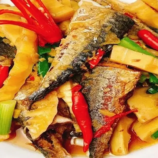 Hình ảnh cơm cá nục kho măng 