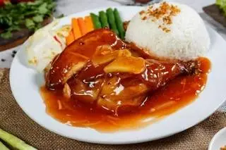 Hình ảnh Cơm má đùi sốt cay ngọt