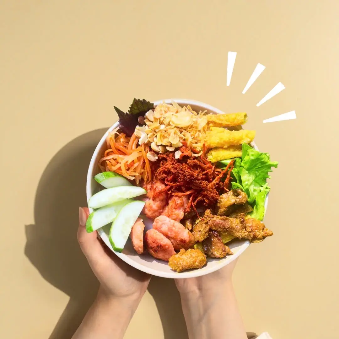 Hình ảnh Bún trộn mix vị - nhiều thịt 