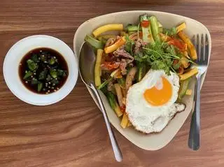 Hình ảnh COMBO 1 MÌ 1 NUI XÀO BÒ TRỨNG