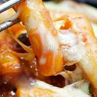 Hình ảnh Tokbokki Phủ Phô Mai