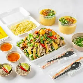 Hình ảnh Gà nửa con xé phay trộn gỏi