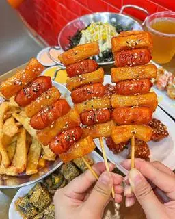 Hình ảnh Xiên tok mix xúc xích