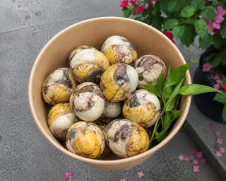 Hình ảnh Cút lộn luộc - 10 Trứng