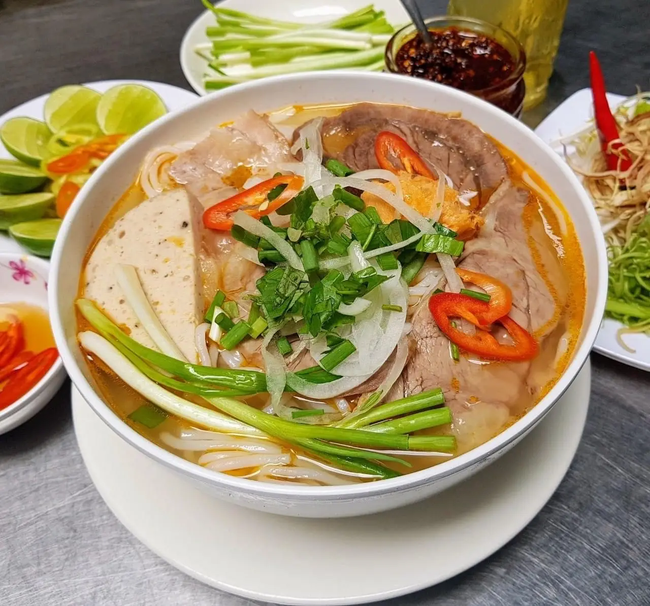Hình ảnh Bún bò Tô Lớn (Không giò)