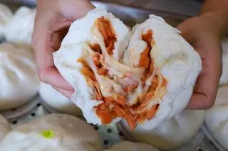 Hình ảnh Hộp 4 bánh xúc xích phô mai lạnh 