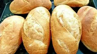 Hình ảnh 3 ổ Bánh Mì đặc Ruột Lớn