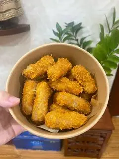 Hình ảnh 10 chiếc nem chua rán xù giòn TTC