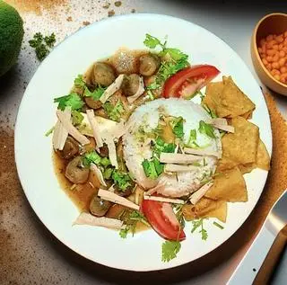 Hình ảnh Cơm nấm rơm sốt tiêu (Rice with straw mushrooms and pepper sauce)