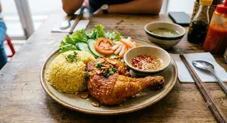 Hình ảnh CƠM GÀ CHIÊN XỐI MỠ