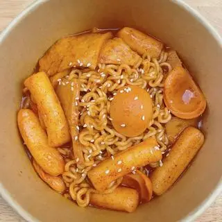 Hình ảnh Tokbokki Mì Sốt Cay Hàn Quốc