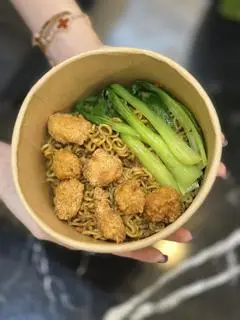 Hình ảnh Mì trộn sate gà popcorn