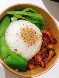 Hình ảnh Cơm ba chỉ mắm quet+  trứng ốp la + chè dưỡng nhan