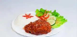 Hình ảnh cơm gà sốt BBQ 