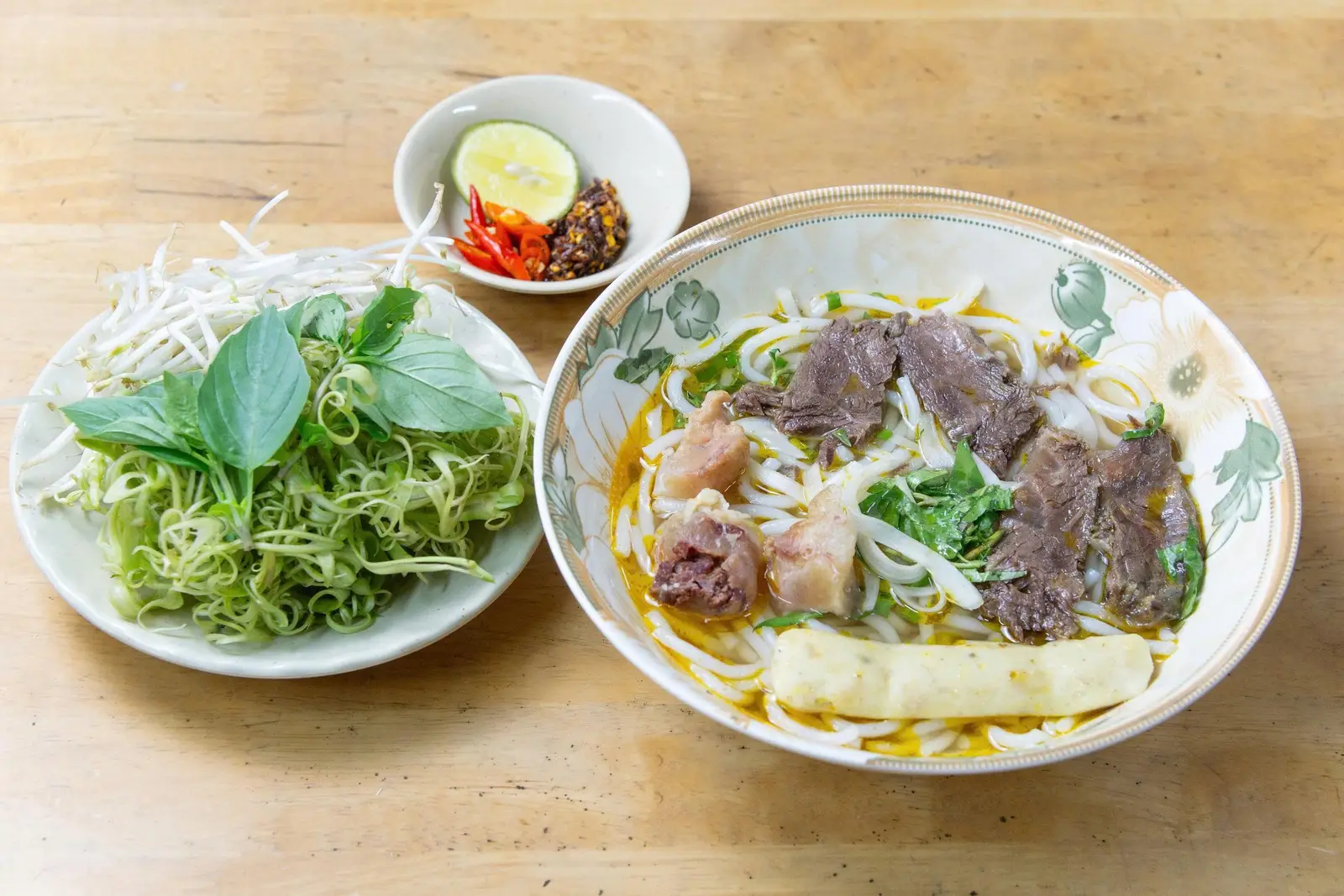 Hình ảnh Bún bò bắp gân chả