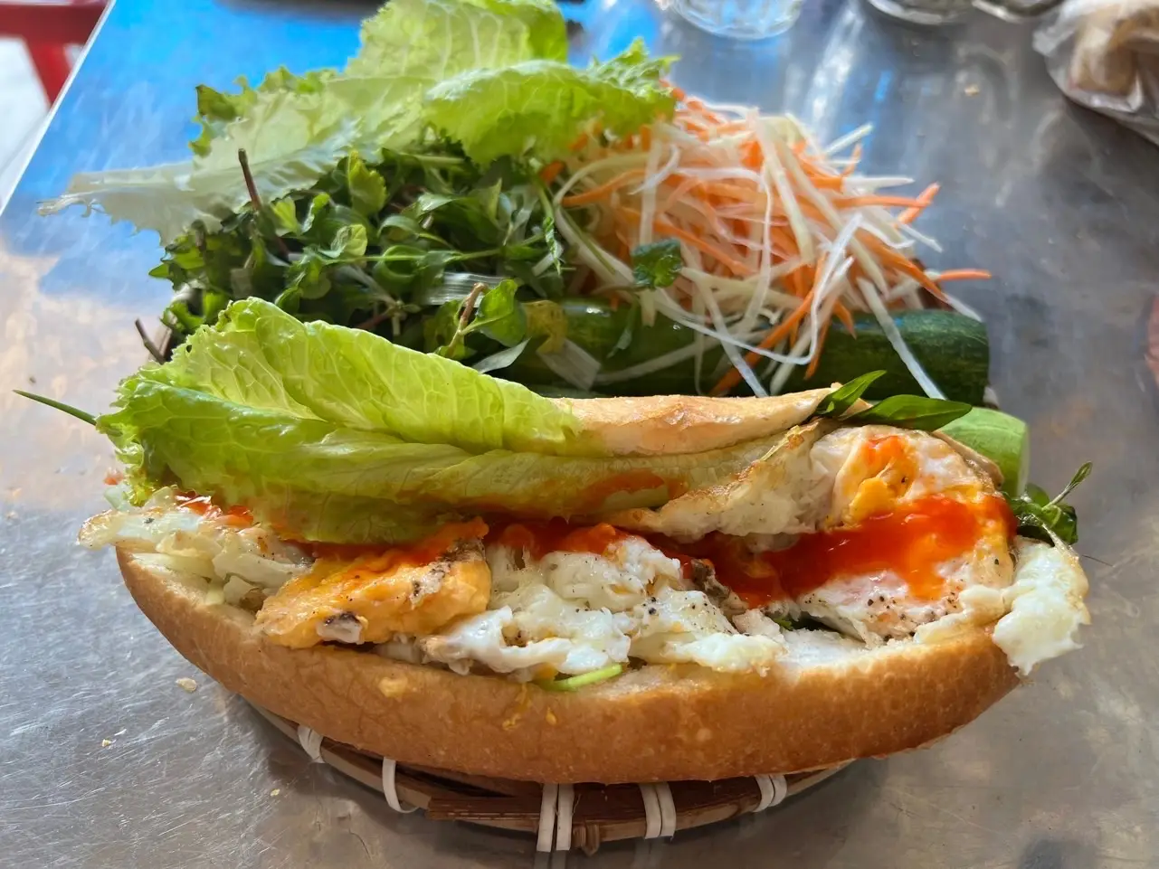 Hình ảnh Bánh mì thịt xíu - trứng