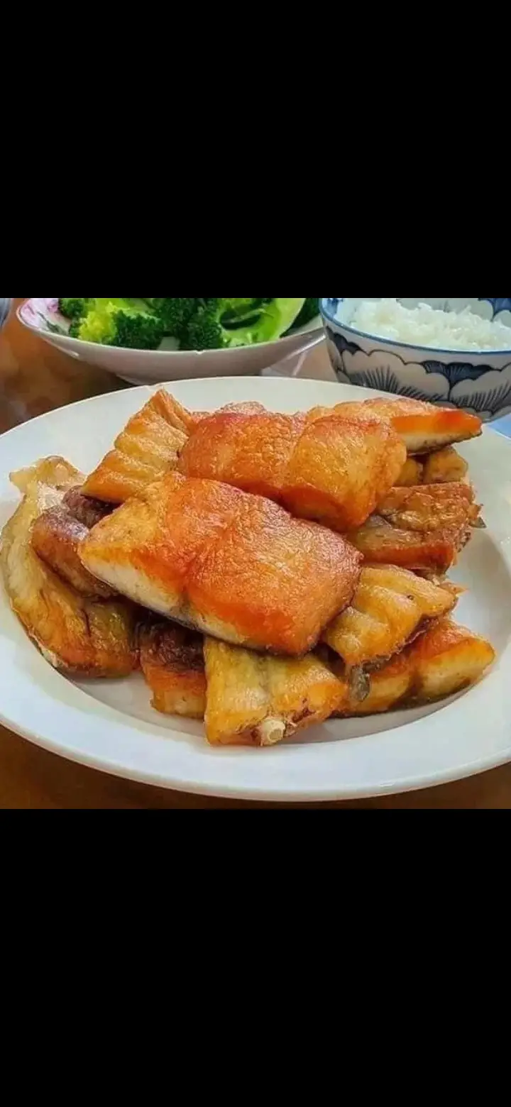 Hình ảnh Cơm+ khô cá dứa chiên