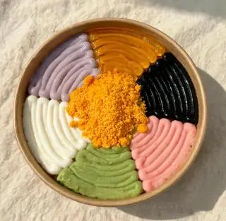 Hình ảnh Bánh BLTMuối sốt 6 vị dâu - môn - trứng - mè đen- phô mai-matcha