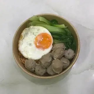 Hình ảnh Mì trộn trứng opla - bò viên - trà tắc