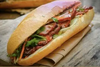 Hình ảnh Bánh mì xá xíu