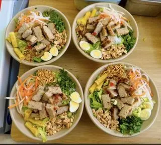 Hình ảnh Bún Trộn Nem Nướng