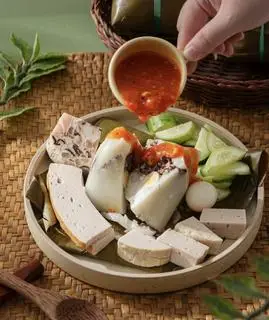 Hình ảnh bánh giò 3 trứng cút 2 topping