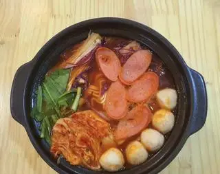 Hình ảnh Mỳ cay xúc xích, cá viên
