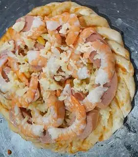 Hình ảnh Pizza Tôm Xúc xích size 20cm 